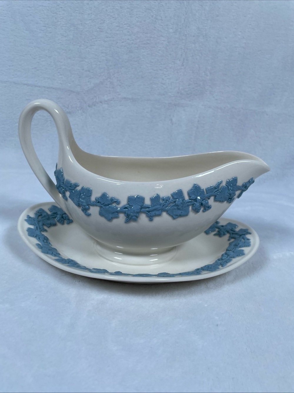 Wedgwood Queensware LAVENDER ON CREAM Gravy Boat w/ Under Plate - Plain Edge